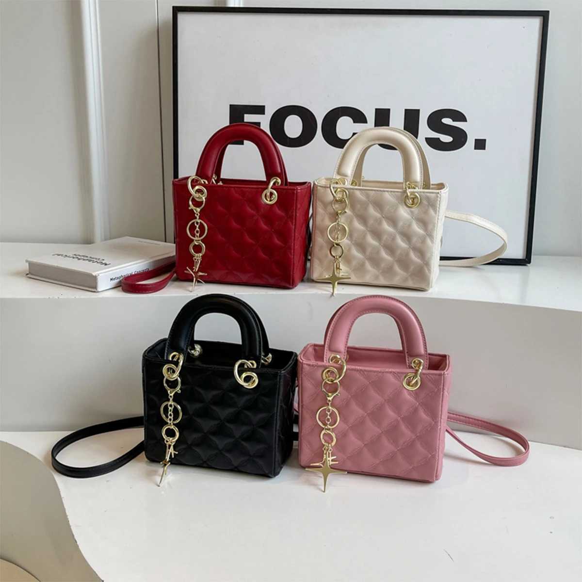 Women Quilted Argyle Crossbody Bag Large Capacity PU Star Charm Detachable Strap Zipper Shoulder Bag for Daily Commute Shopping Z250926