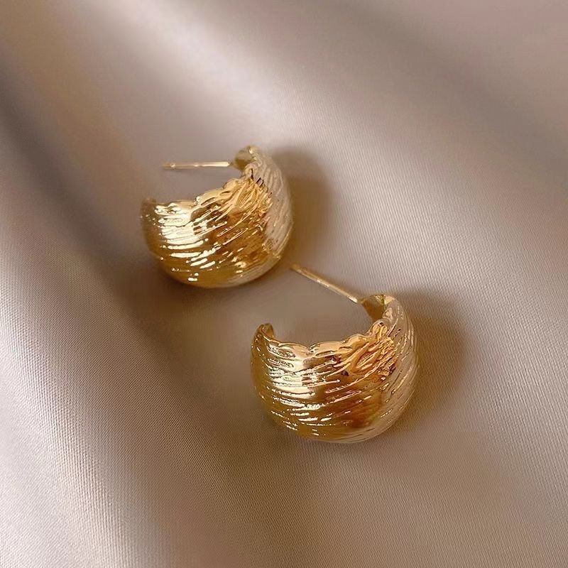 Tiny Metal Stud Earrings for Women Gold Color Twist Round Earrings Small Unusual Earrings Fashion Jewelry