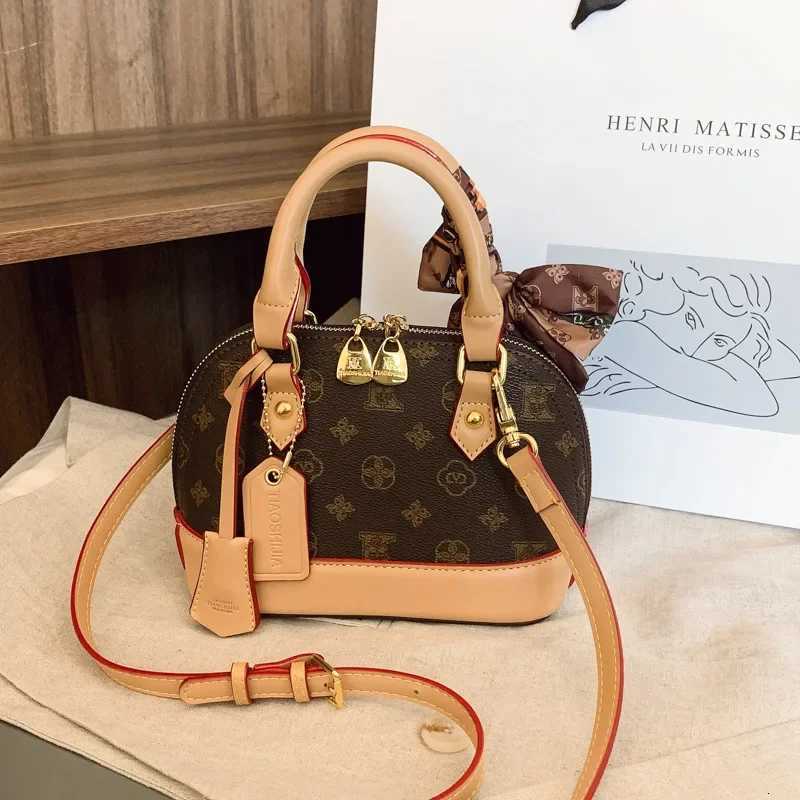 2025 New Womens Retro Print Shell Bag Light Luxury Portable ShoulderCrossbodyW250926