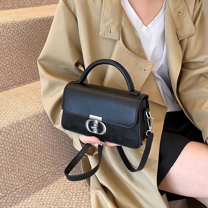 Free delivery designer bag Luxury Bag Casual and comfortable shoulder bag for women simple and fashionable