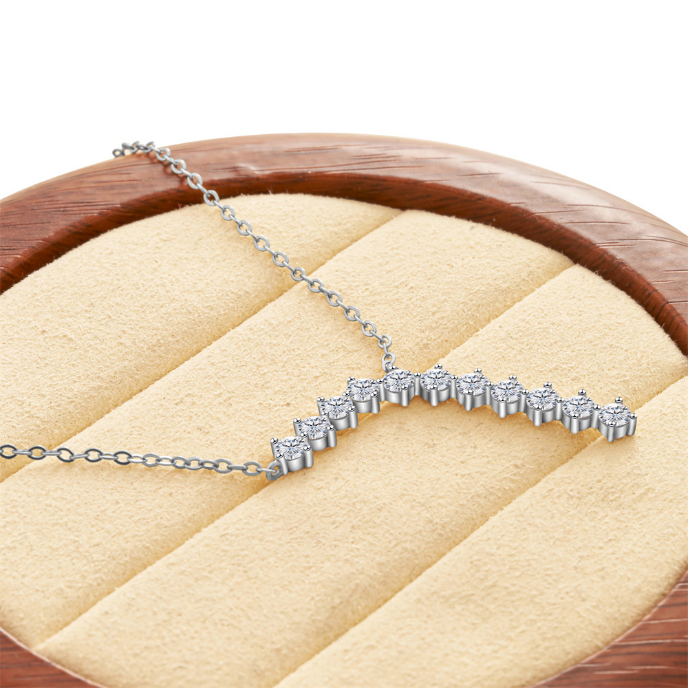 European and American Super Fairy Niche Design Moissanite Necklace Pendant for Women Ins Internet Celebrity 925 Sterling Silver Clavicle Chain Wholesa