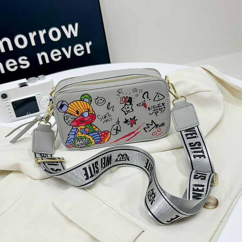 new Free delivery designer bag Luxury Bag Fashionable and comfortable crossbody bag simple and casual fashionable