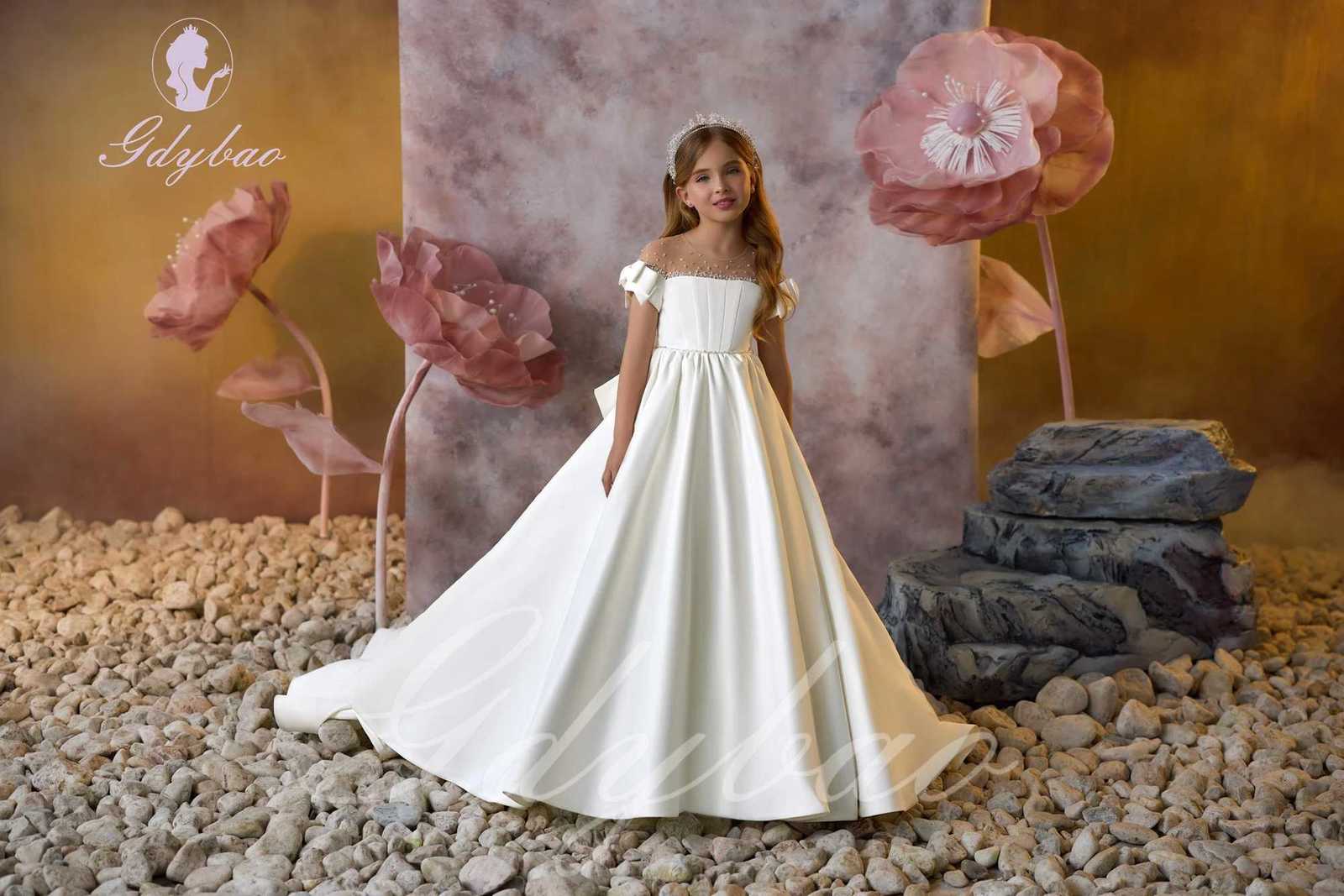 Elegant Satin Flower Girl Dress For Wedding Puffy Beaded Floor Length With Bow Kids Birthday Party First Communion Ball Gowns Z250926