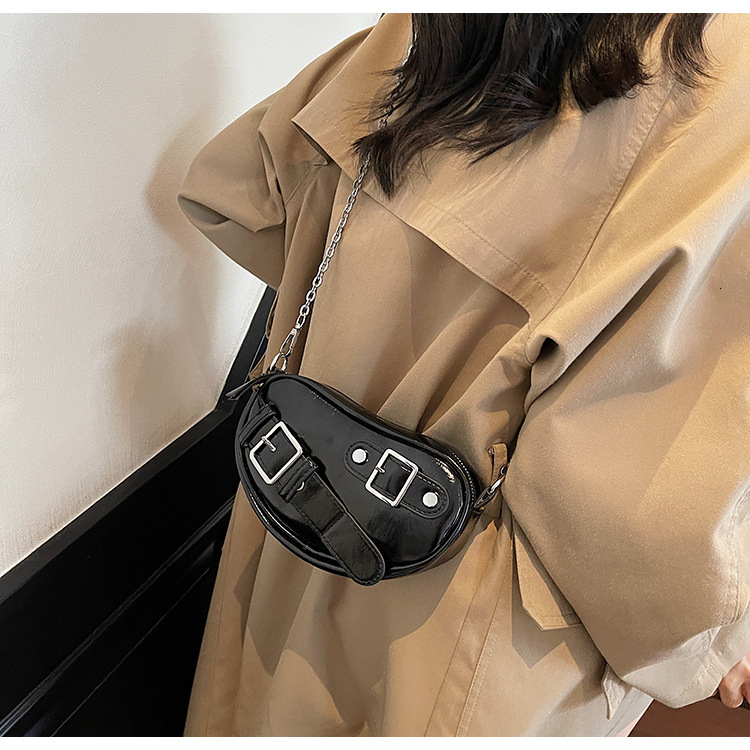 2025 autumn and winter Korean bag style new niche design women's heart-shaped mini shoulder bag retro light luxury style designer bag