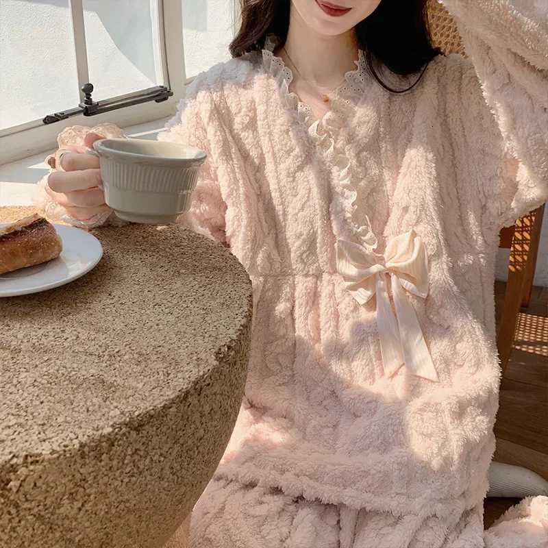 2024 New Coral Velvet Sleepwear Set Womens VNeck Winter Thickened FleeceLined Princess Style Home Clothes Z250925