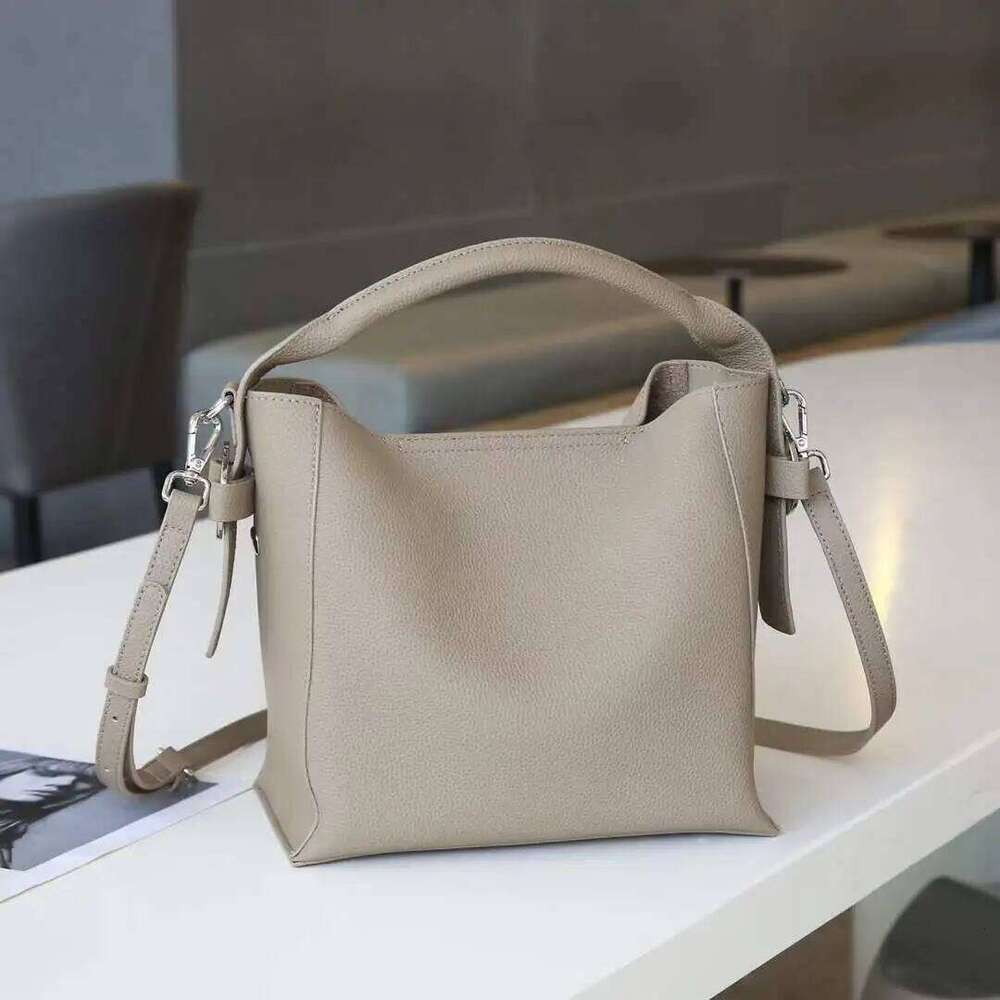 Layer Cowhide Bucket Girls High-Grade Leather Women's New Niche Commuter Bag Basket Purses And Handbags suotong2509
