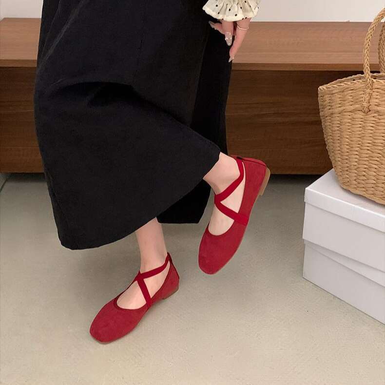 Mary Jane Shallow Mouth Flat Single Shoes Paired with Skirt 2025 Feminine Designer Shoe Summer Soft Sole New Pink Fashion Ballet