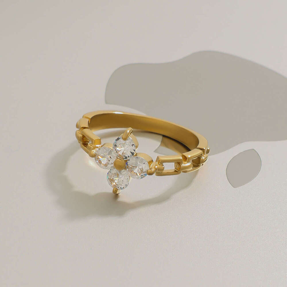 Band ring Designer Luxury jewelry for women Stainless steel plated with 18K gold Zircon Four-Leaf Clover Non-Fading High-end and fashion Festival Holi