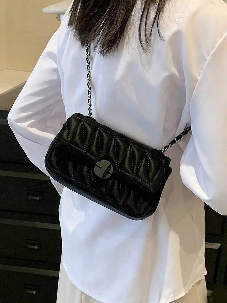 2025 new rhombus grid chain small square bag fashionable and casual crossbody bag shoulder bag womens daily commuting bag Z250926