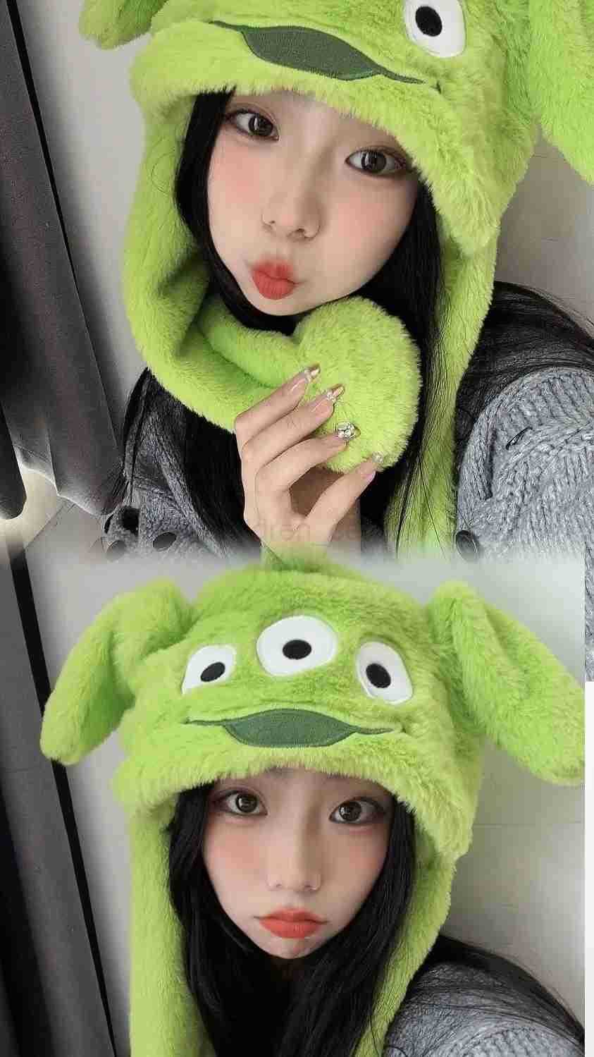 Disney Anime Toy Story Alien Cartoon Hat Scarf Ears Moving Love Garments Hat Birthday Gift H250926