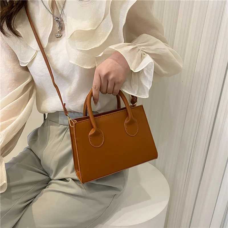 Elegant Black Handbag with Dual Handles Chic Crossbody Bag Retro Stylish Tote Small Bag for Women Girls Daily Use Work Party Z250926