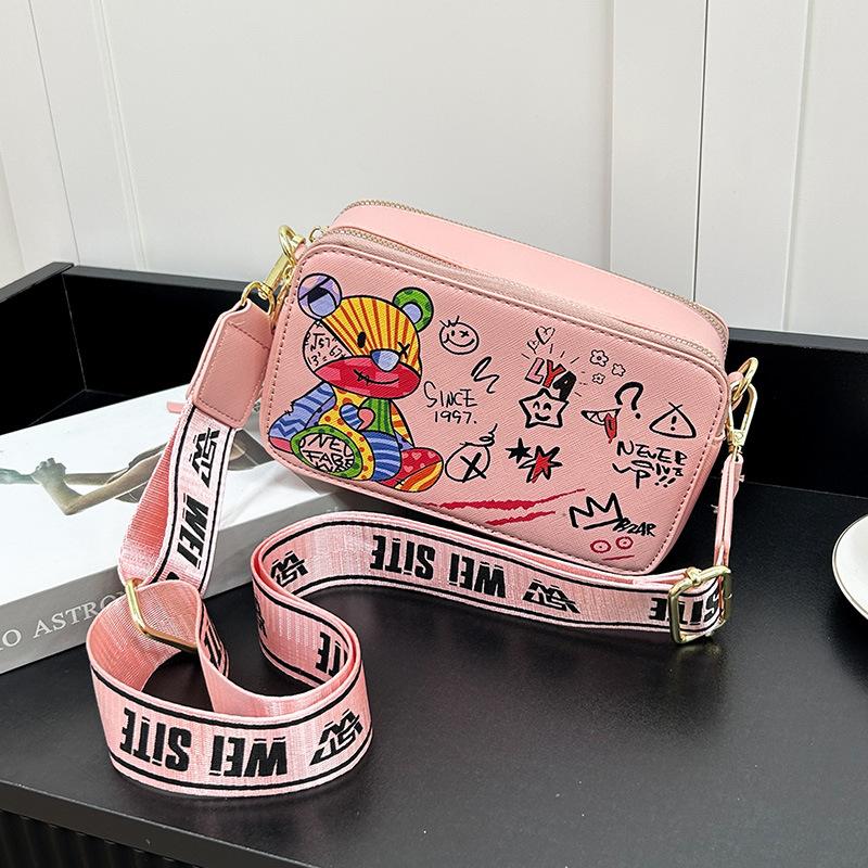 new Free delivery designer bag Luxury Bag Fashionable and comfortable crossbody bag simple and casual fashionable