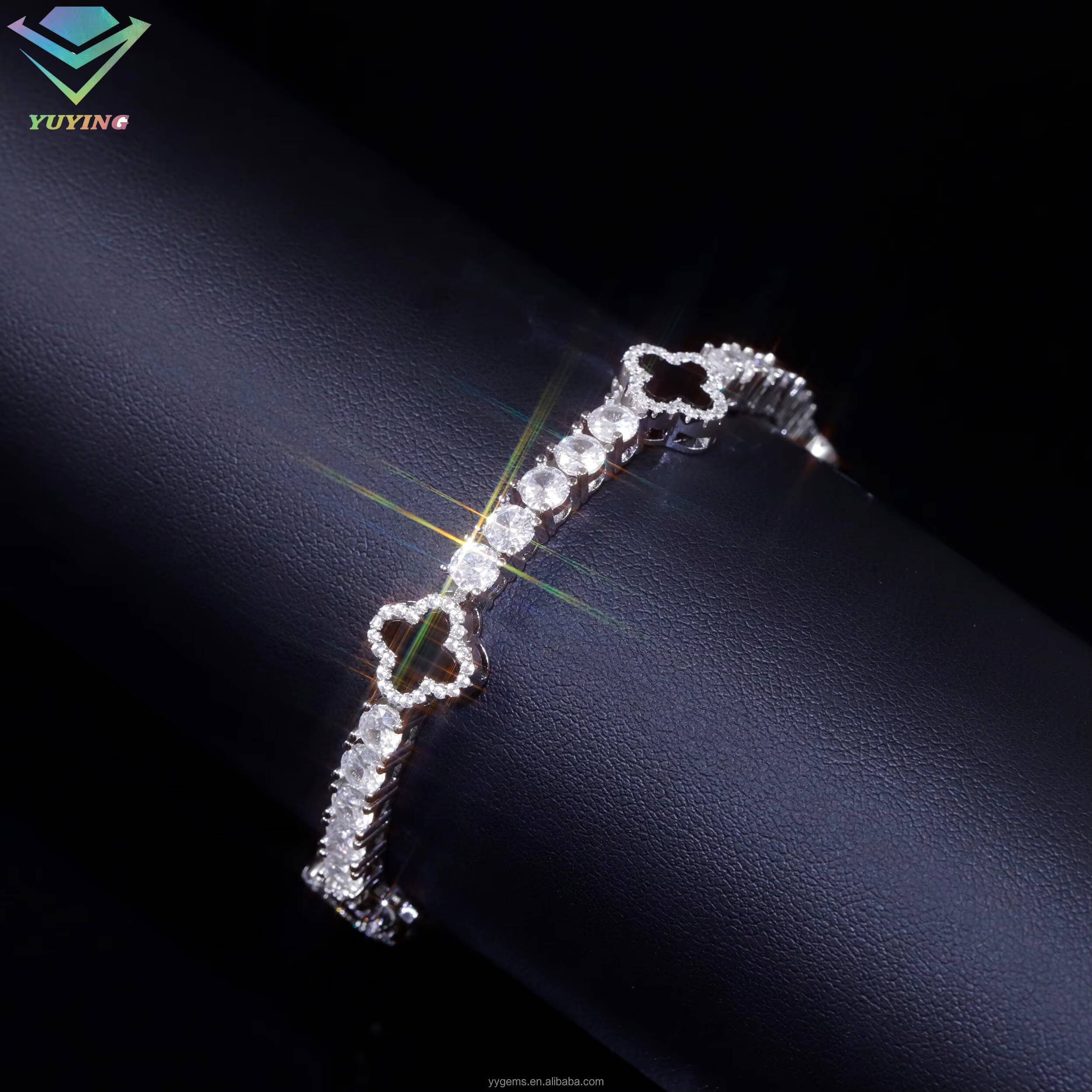Luxury Vintage Four Leaf Clover Design S925 Silver VVS Moissanite Iced Diamond Bracelet Womens Lucky Charm Accessory