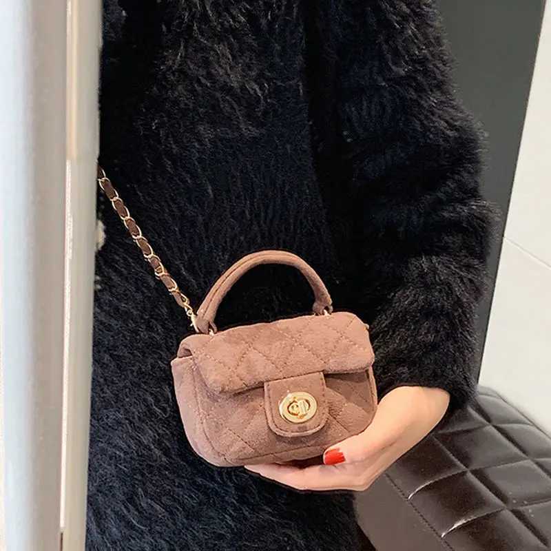 Minifashion Bag 2023 New Highgrade Textured Messenger Bag with Matte Leather and Oneshoulder Chain Mouth Red Envelope Z250926