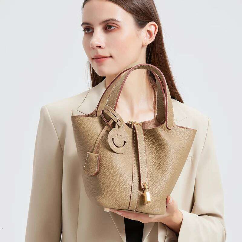 Autumn And Winter Ladies' Genuine Leather Bucket Handbag Designer Handbags, Top-Grain Leather Commuting Crossbody Bag 250912 Suotong2509