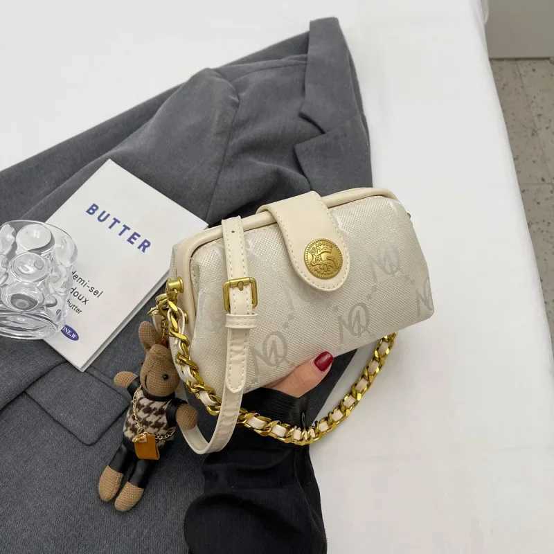 Vintage Girl Crossbody Bag Versatile Chain Womens Bag Handbag Fashion Womens Shoulder Bag Pendant Decoration Canvas fabricW250926