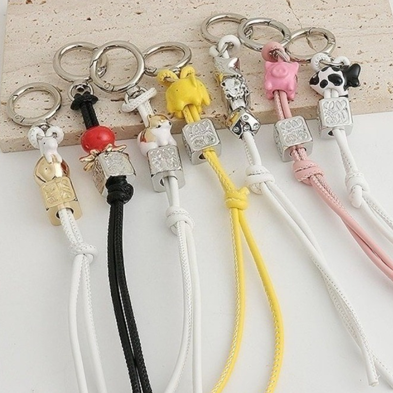 Luxury Anagram Keychain Customizable Designer Bag Charm Elegant Bag Car Pendant Decoration Accessories DIY Leather Rope Letter Dice Cute Animal Bead Men Women Gift