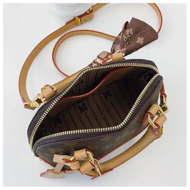 Fashionable Vintage Tote Bag for Women with Large Capacity Crossbody Option and Simple EleganceW250926