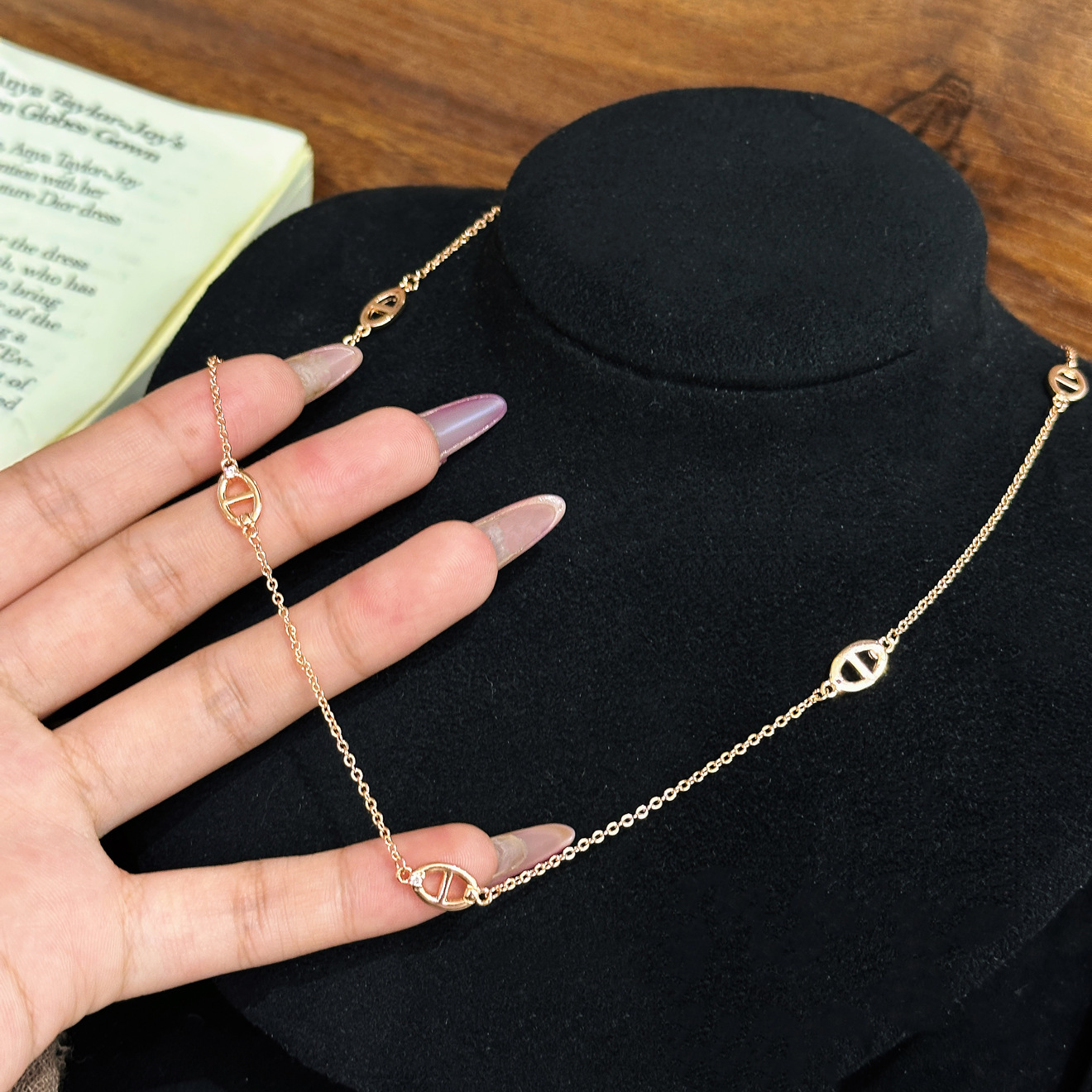 High-Quality Exquisite Bare Pig Nose Bracelet Elegant Versatile Light High-End Collarbone Chain Set