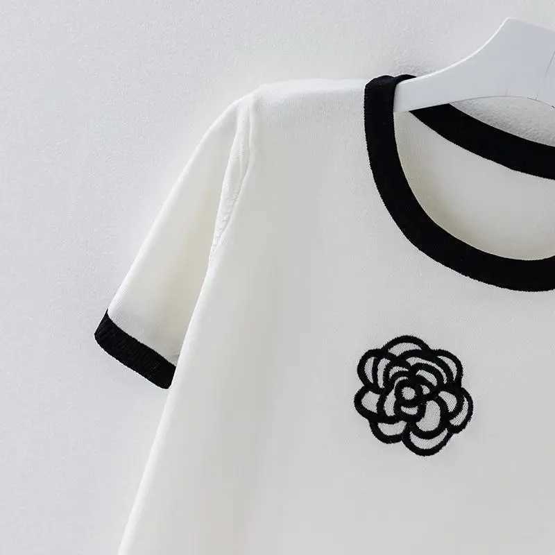 Designer Slender Fit Cotton Blouse: Feminine Longline Pullover Sweater w/ Delicate Bloom Patterns & Elbow Length Arms