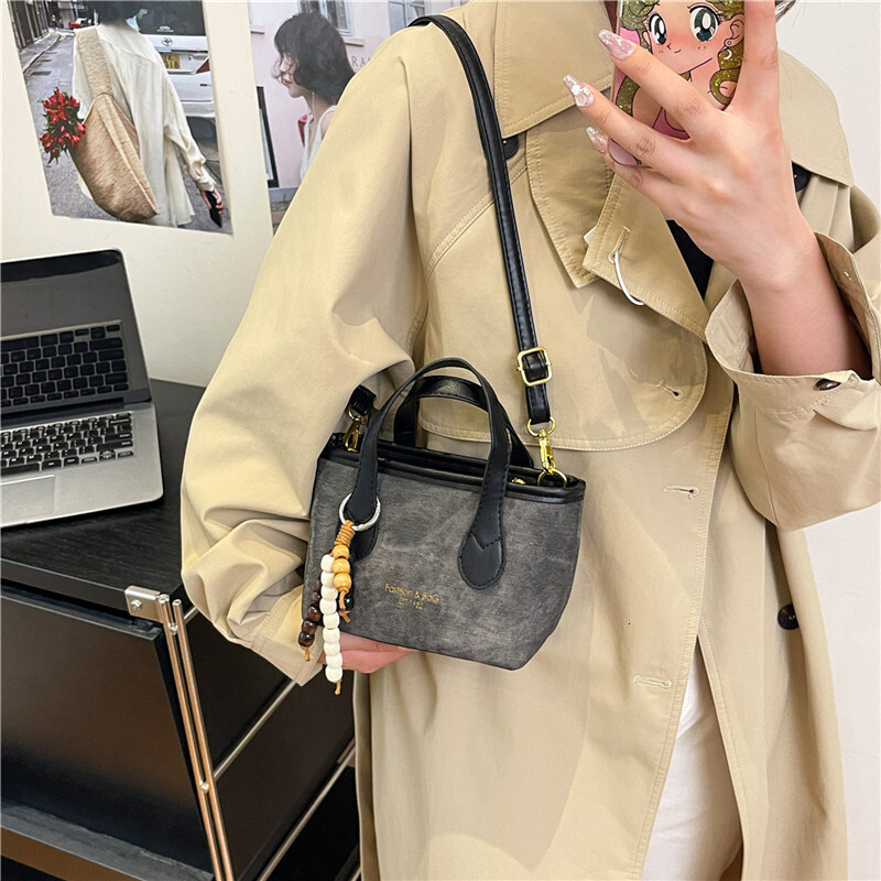 2025 Autumn/Winter Korean New Women's Handbag Fashion Versatile Style bag Trendy Retro Style Shoulder Bag Light Luxury Designer Bag