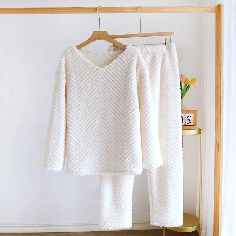 2025 New AutumnWinter Womens Pajama Set Flannel Thickened and Warm Coral Plush Cute Home Fur Two Piece Set Sleepwear Z250925