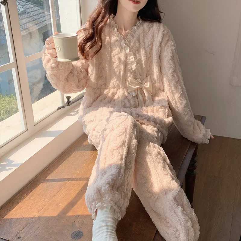 2024 New Coral Velvet Sleepwear Set Womens VNeck Winter Thickened FleeceLined Princess Style Home Clothes Z250925