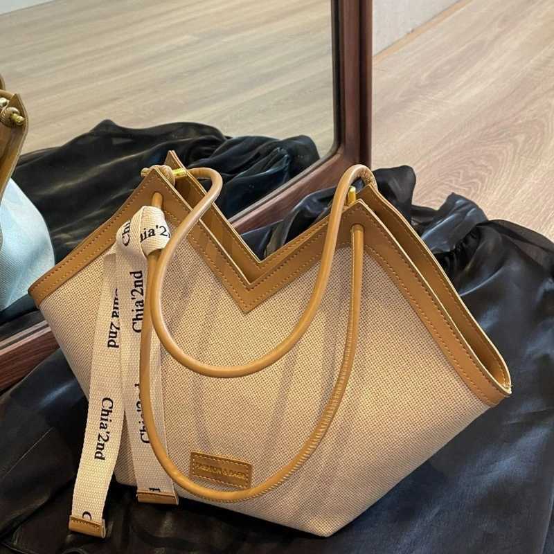 Oversized Heart Accent Tote Crossbody Bag 2025 New Commuter Ready Student Casual Bags Women Premium Textured Underarm BagW250926