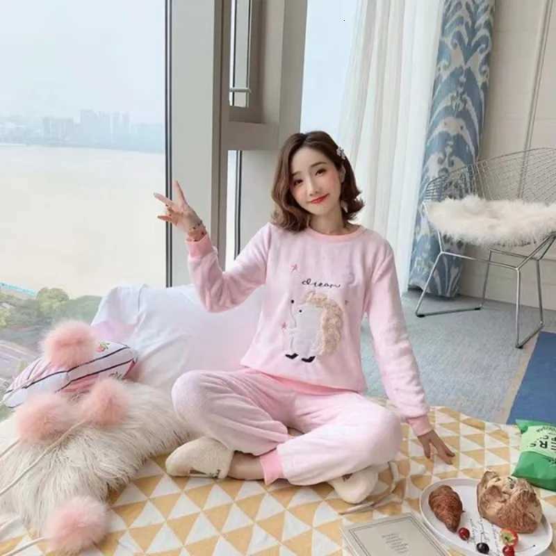 Autumn Winter New Flannel Soft Warm Womens Pajamas Round Neck Long Sleeve Women Two Piece Set Cute Printing Pajama Suit Women Z250925