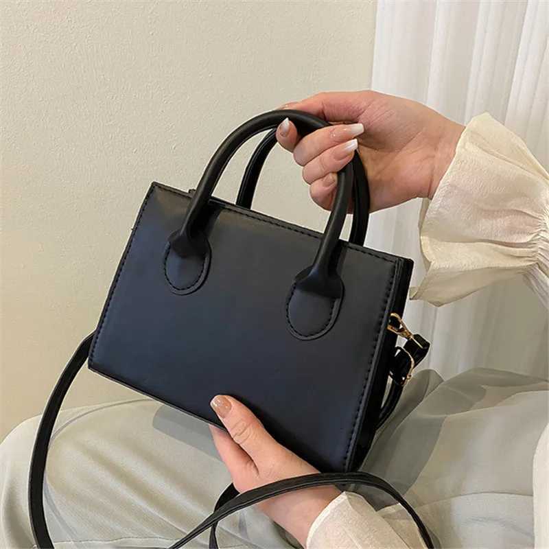 Elegant Black Handbag with Dual Handles Chic Crossbody Bag Retro Stylish Tote Small Bag for Women Girls Daily Use Work Party Z250926