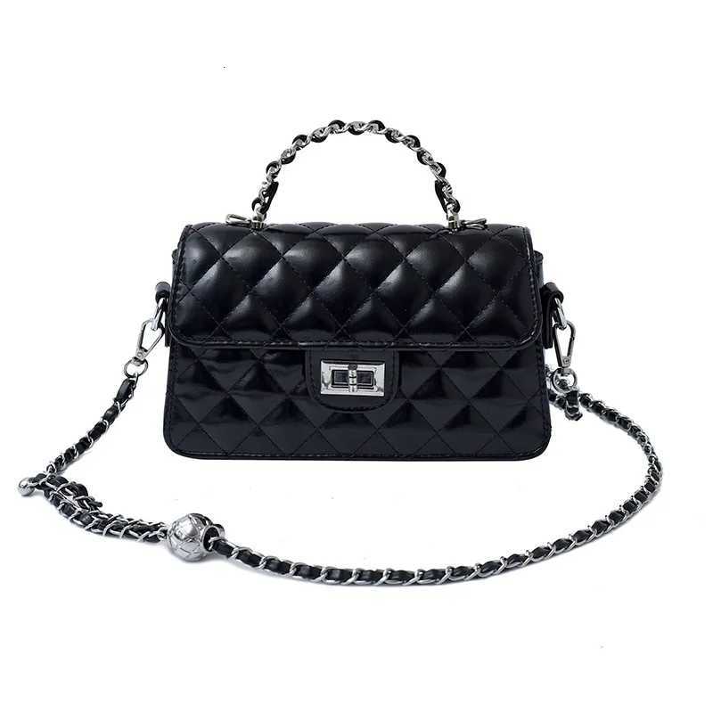 Rhombus Lock Chain Crossbody Bag 2025 New Simple Xiaoxiangfeng Handbag Versatile Shoulder Small Square Bag Z250926