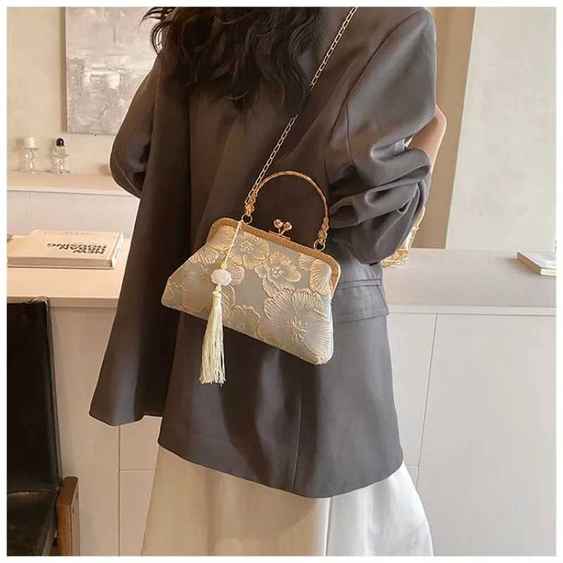 Chinese Style Flower Embroidered Shoulder Crossbody Bag Elegant Chain Handbag Retro Square Pinch Buckle Bag Evening Clutch BagW250926
