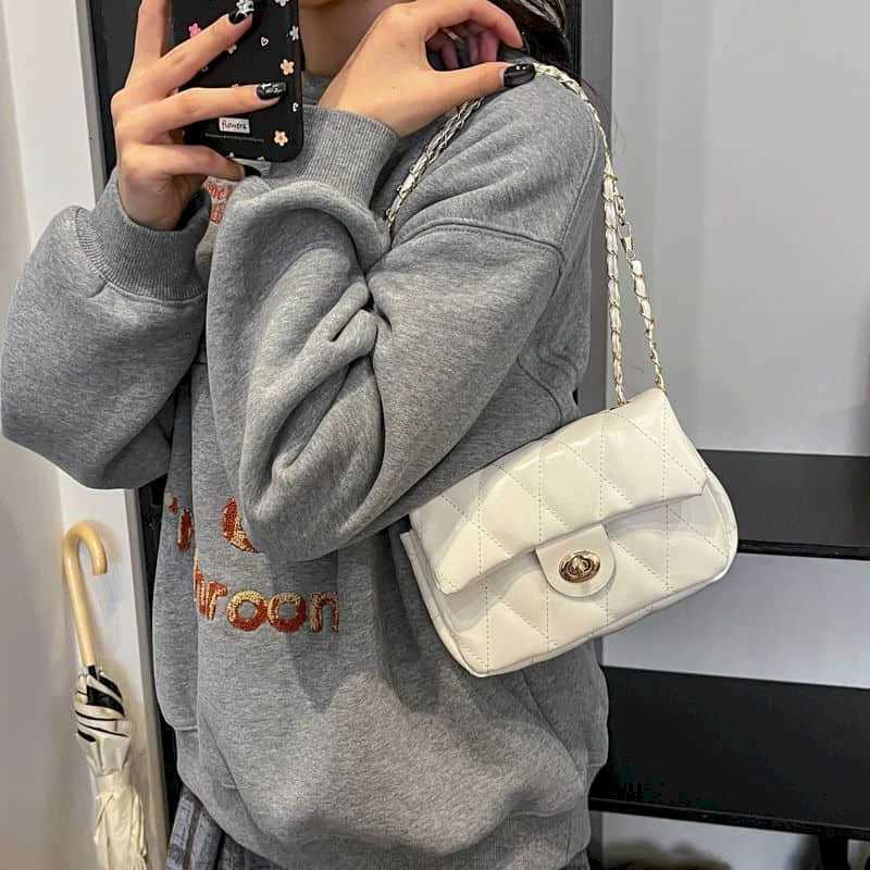 Solid Crossbody Bags for Women Korean Style Versatile Handbags Aesthetic Luxury Ladies Fashionable PU Chain Design Square Bags Z250926