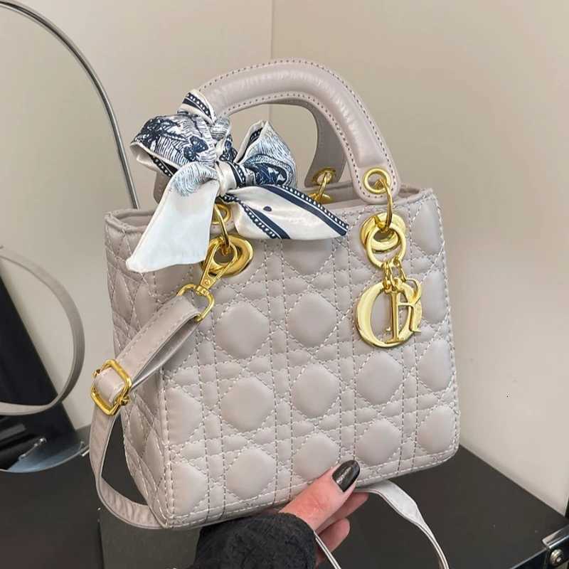 Casual Versatile Crossbody Bag with New Style Classy Niche Trendy HighEnd Design for Womens Sweet Retro Looks W250924