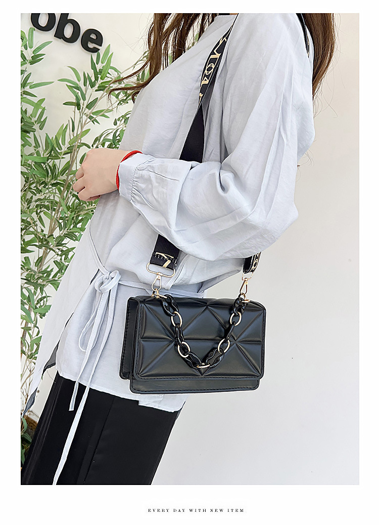 2025 autumn and winter new minimalist style handbag fashionable retro light bag luxury elegant style niche design thick chain shoulder bag designer ba