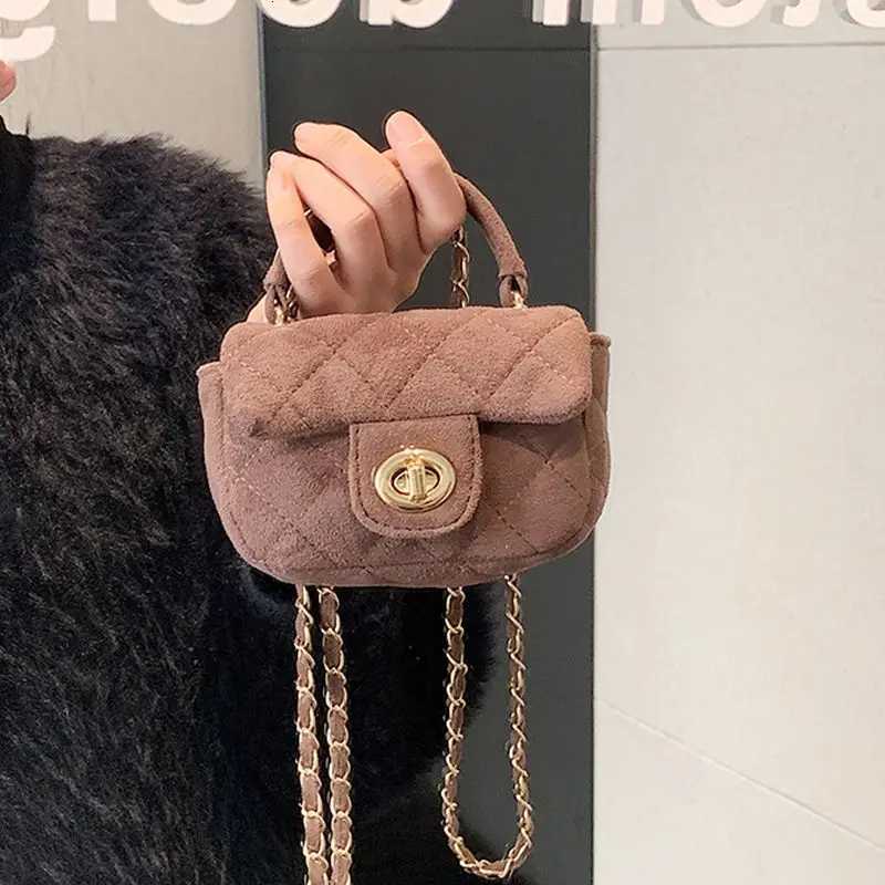 Minifashion Bag 2023 New Highgrade Textured Messenger Bag with Matte Leather and Oneshoulder Chain Mouth Red Envelope Z250926