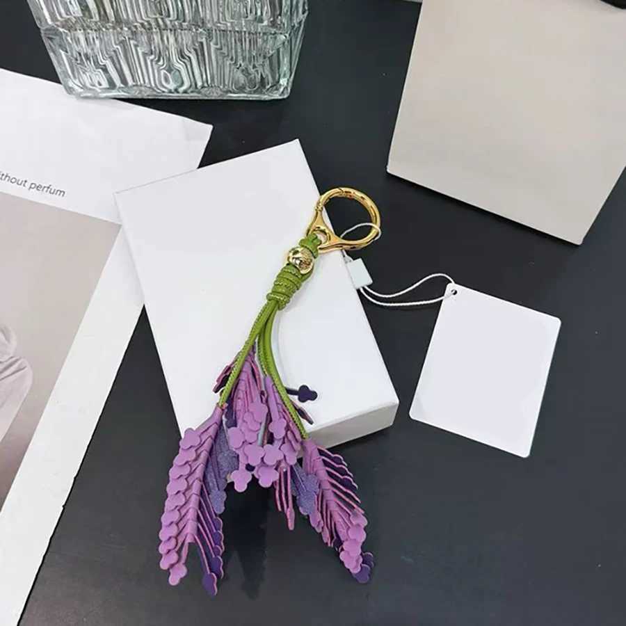 Luxurious New Weaving Mushroom Ornaments Leather Bag Charm Keychain Bags Pendant Decoration High Luxury Girl Gift Bag Accessories24 D250926