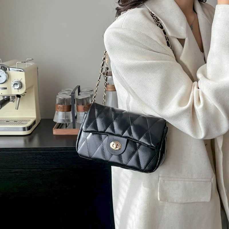 Solid Crossbody Bags for Women Korean Style Versatile Handbags Aesthetic Luxury Ladies Fashionable PU Chain Design Square Bags Z250926
