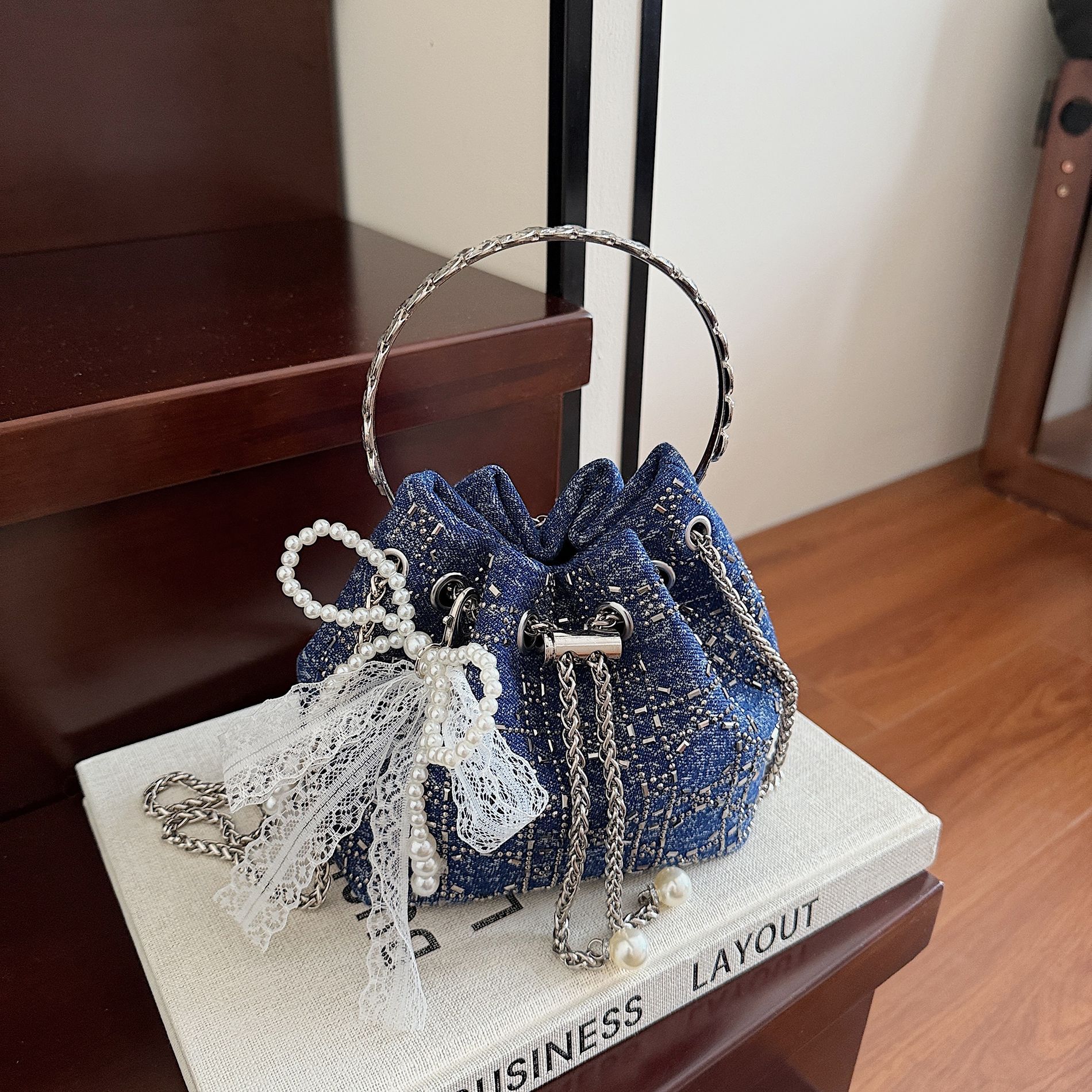 new Free delivery designer bag Luxury Bag Minimalist and fashionable women crossbody bag suitable for daily travel