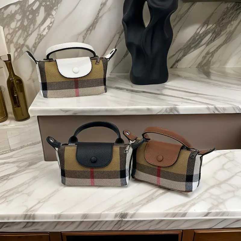 Luxury Designer Ladies Messenger Bag Genuine Leather Elegant Shoulder Bag Popular Classic For Everyday Use HandbagsW250926