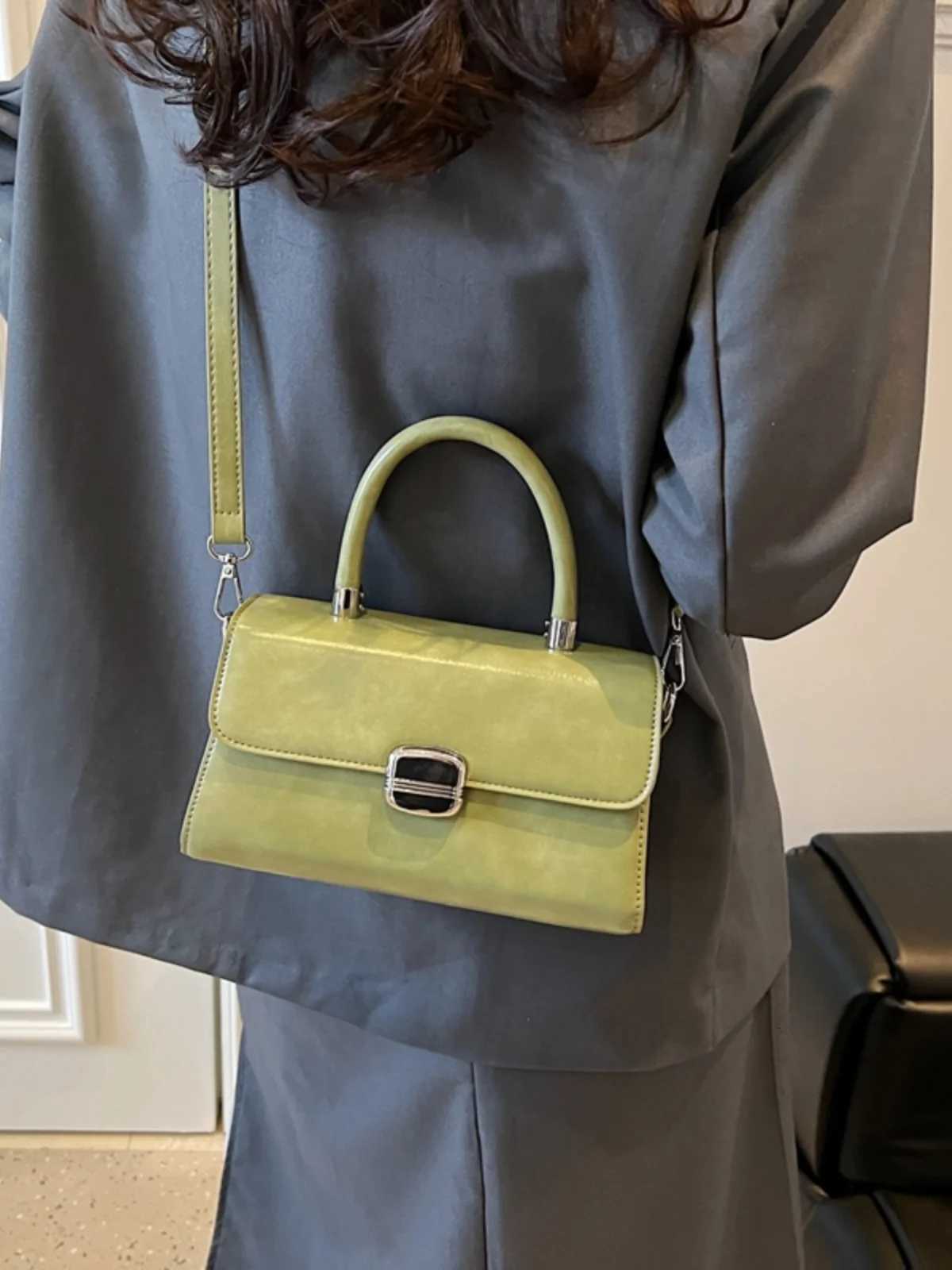 Retro Green Minimalist Small Square Bag 2025 Womens Flip Elegant Crossbody Bags Office Commute Classic Single Shoulder Handbag Z250926