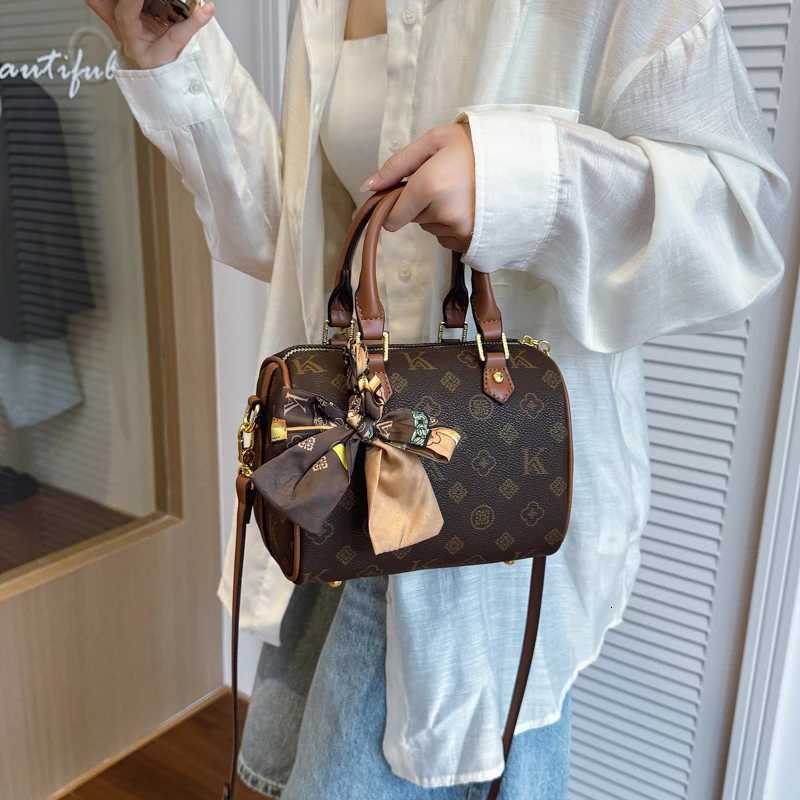 Minimalist Simple Unique Handbag For Women Featuring Large Capacity Leather And Casual Trendy StyleW250926