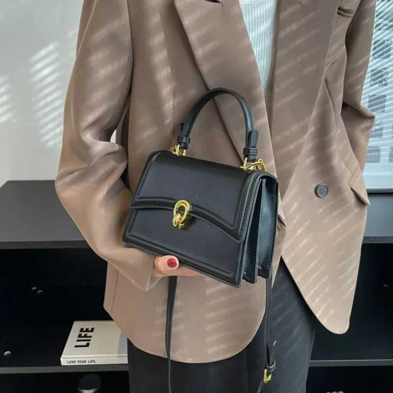 Women Shoulder Bag BrownCoffee PU Leather Winter Bag Luxury Designer Lady Handbags and Purses Simple Style Tote Bags Crossbody Z250926