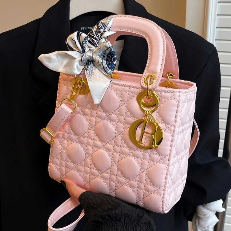 Casual Versatile Crossbody Bag with New Style Classy Niche Trendy HighEnd Design for Womens Sweet Retro Looks W250924