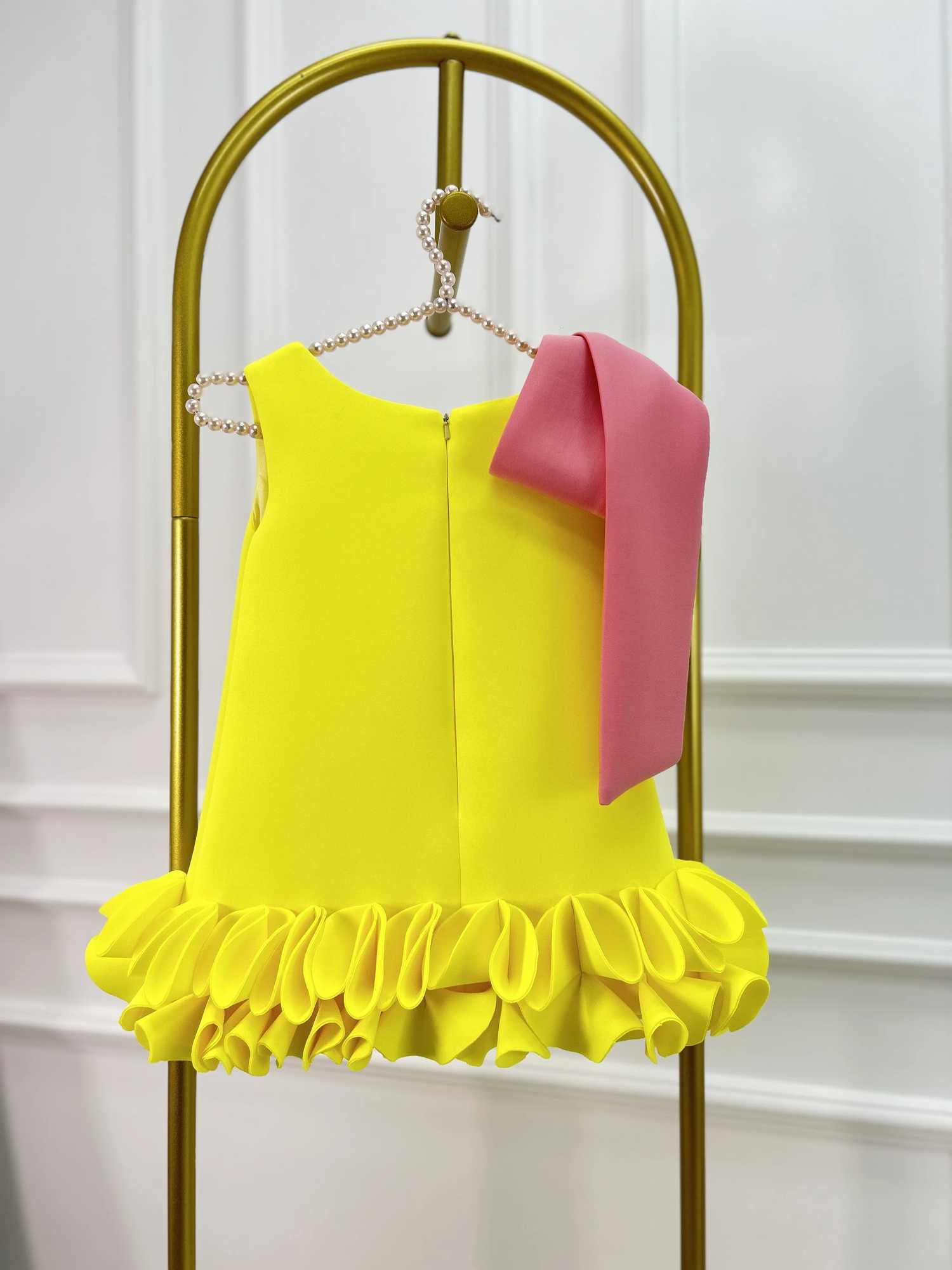 KLFLGD Gorgeous and exquisite beauty pageant dress yellow sleeveless one year old bow girl dress girl wedding dress Z250926