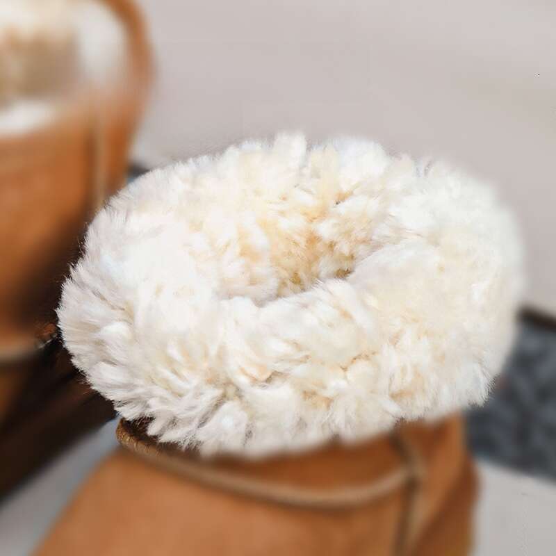 Sheepskin Thick-Soled Snow Boots for Women, Short Tube, Thickened Loafers, Warm and Fleece-Lined, Winter 2024 Cotton Shoes