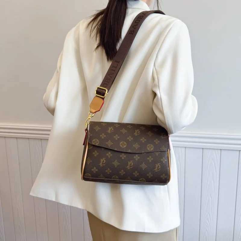 Trendsetting Womens Shoulder Bag Maillard Style Retro Crossbody Purse Work Daily Use Fashionable HotW250926