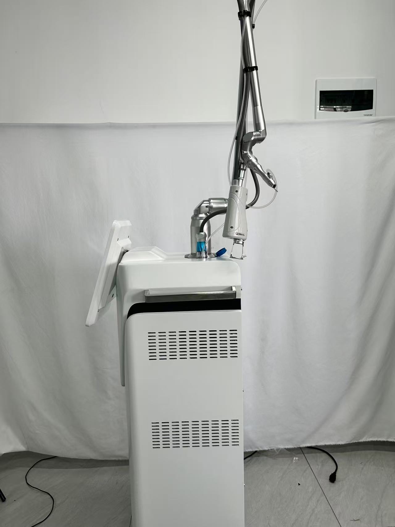 CO2 Fractional Laser Therapy Machine Acne Scar Removal Skin Tightening Stretch Mark Reduction Vaginal Rejuvenation Wrinkle Removal Device For Aestheti