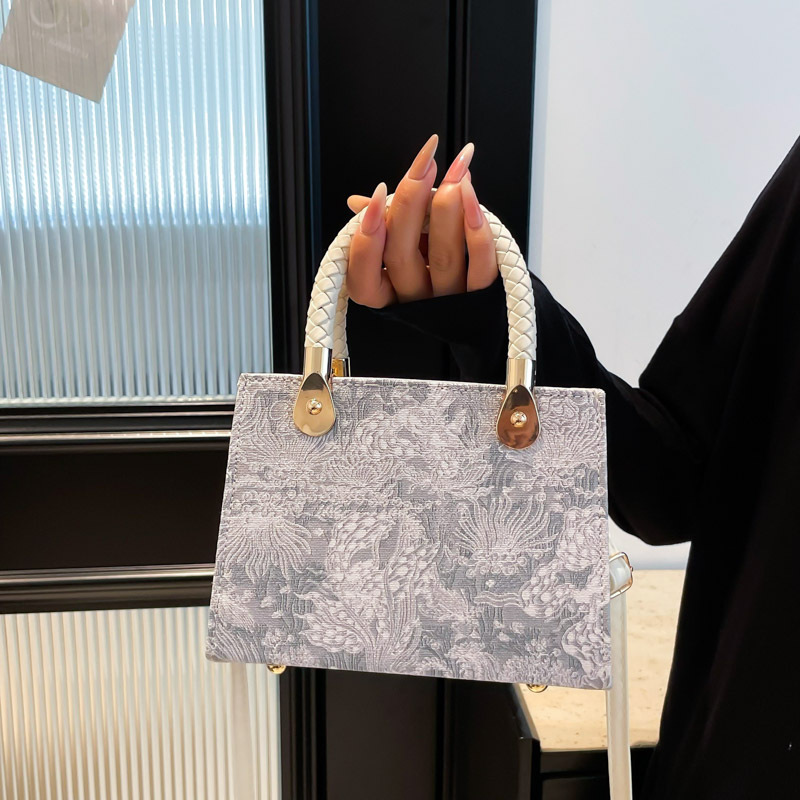 2025 autumn and winter new Chinese bag style women's trendy design shoulder bag niche design retro light luxury style handbag designer bag