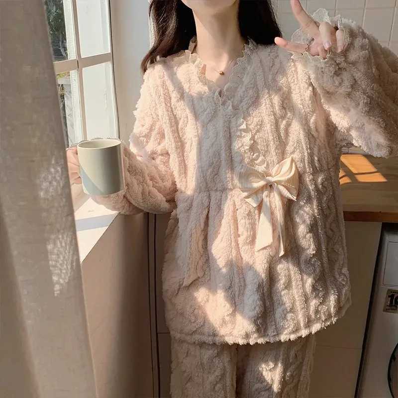 2024 New Coral Velvet Sleepwear Set Womens VNeck Winter Thickened FleeceLined Princess Style Home Clothes Z250925